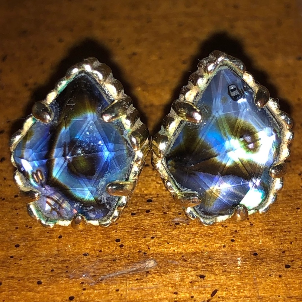 Kendra Scott Studs!!